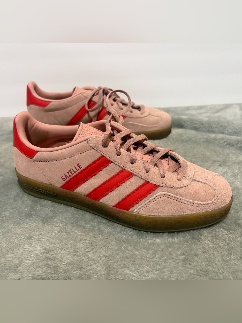 adidas Gazelle Women’s Pink Suede Sneakers with Red Stripes Sz 8